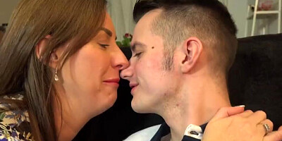 Cougar Beau Diamonds is fucked in the ass by Sam Bourne