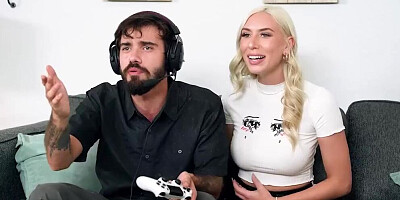 Bearded lad fucks that juicy inked blonde on the couch