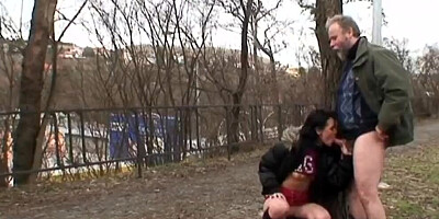 A mature man sees a young whore alone who wants to fuck her