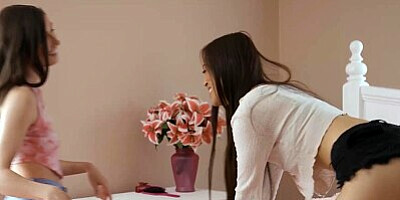 SWEET HEART VIDEO - Alexia Anders Levels Up Her Game By Using A Dildo On Both Maya Woulfe's Holes