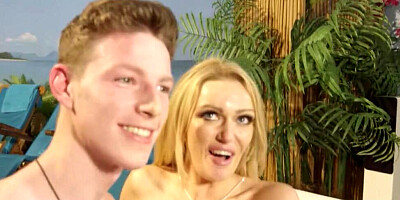 Horny stepson rubs MILF's cunt and gets a nice blowjob