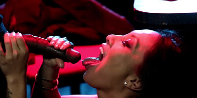 Tricky paparazzo seduces Ebony security guard