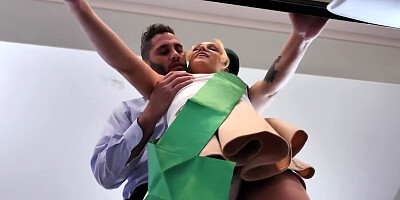 Gwen Vicious blows Damon Dice and takes his hard pecker