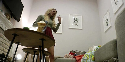 Pretty dona - up skirt no panty clip - Leons TV
