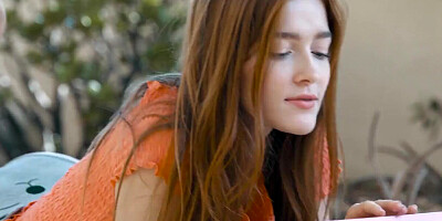 Jia Lissa is flashign her round as in this solo video