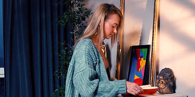 Cute teen goes face down ass up to ride her fingers to orgasm