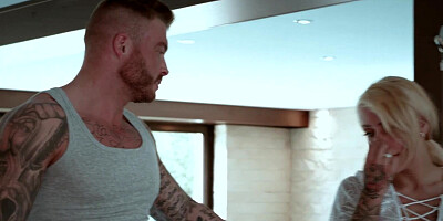 Kinky fitness instructor fucks that inked blonde in face and pussy