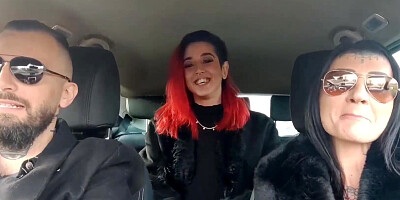 Ladymuffin and Ghosthardwave play sluts in the car