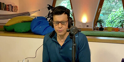 Lenina Crowne iz having some fun in this homemade video