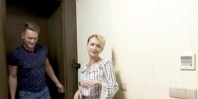 MATURE4K Short-haired mature hooked up with man before signing contract