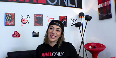 Thick gal Valentina Jewels gets her gaping ass licked before deep anal shafting