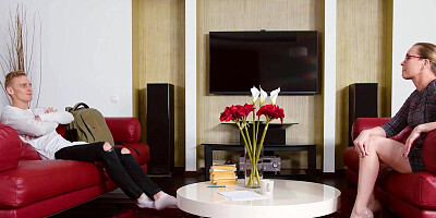 TUTOR4K. Heartbreaker fucks physics tutor's shaved pussy on red couch