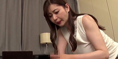 Japanese MILF sucks a dick and gets fucked in homemade video