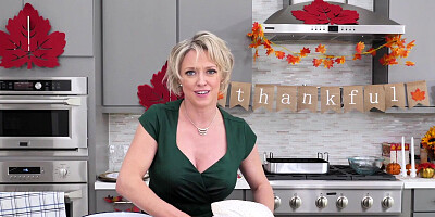 Dee Williams Cooking Turkey - Dee