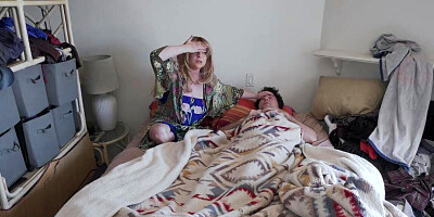Busty stepmother knows how to help the injured fella