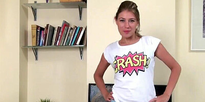 Loredana bares it all so she can play with her hole