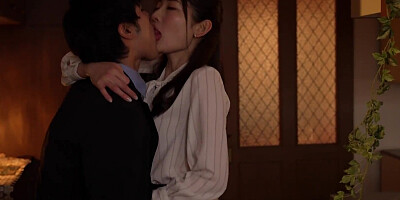 Round ass Japanese babe wraps her bushy cunt around cock