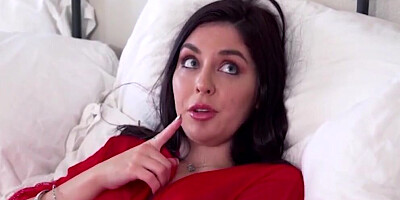 Mommy Keira Croft Giving Pussy To Stepson