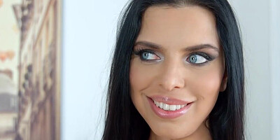 Dazzling blonde babe and stunning brunette enjoy pussy licking and fingering