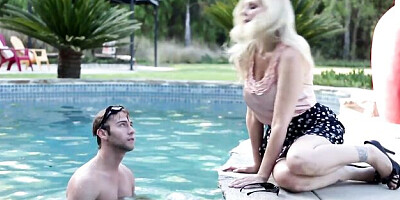 Julia Ann and Seth Gamble's blowjob porn by Adult Mobile