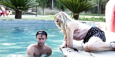 Julia Ann and Seth Gamble's blowjob porn by Adult Mobile