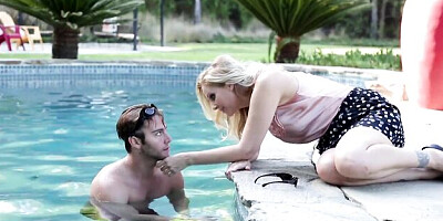 Julia Ann and Seth Gamble's blowjob porn by Adult Mobile