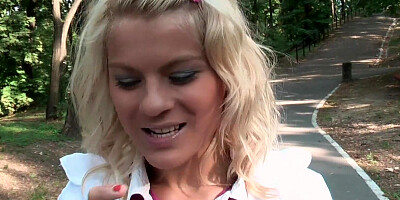 GORGEOUS YOUNG BLONDE BLOWS BUBBLE GUM AND SWALLOWS CUM FROM STRANGER IN THE PARK