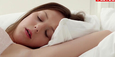 Isabella De Laa starts to pleasure herself when Charlie Dean joins her