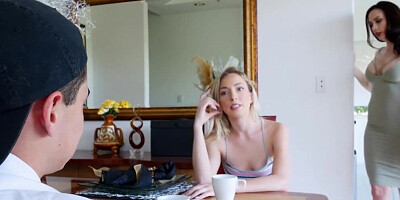 Pizza delivery boy gets some nice pussy from Chanel Preston