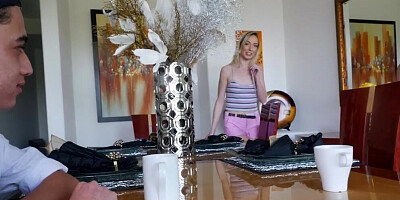 Pizza delivery boy gets some nice pussy from Chanel Preston