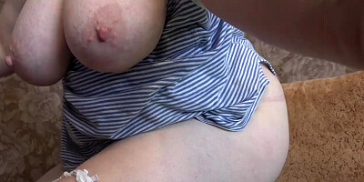 Mature milf loves to masturbate her hairy pussy when looking at her on a webcam. Big natural tits and fat ass