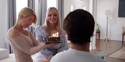 Juicy Girl Kit Mercer Rubs Clit While Being Fucked Balls Deep