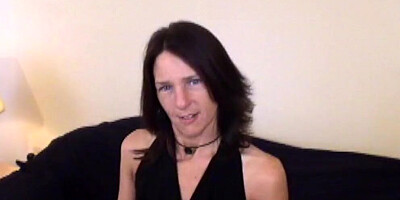 Brunette MILF bends down to take a cock at casting interview