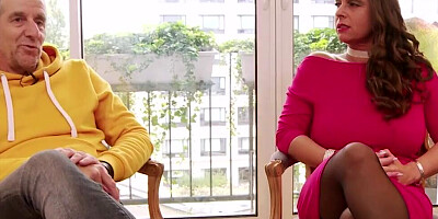 MILF wears a butt-plug while her cunt is getting drilled