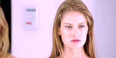 TUSHY two Models Compete over who can Gape better