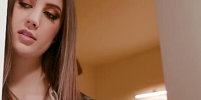 Brunette beauty wraps her cunt around lucky lad's hard wood