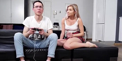 SIS. PORN. Blonde hottie helps inexperienced stepbrother lose virginity