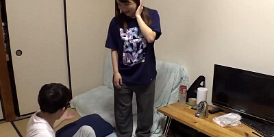 Amateur Housewife Goes for a 1 Night Stand at a Normal College Guy's Place with Just 1 Condom