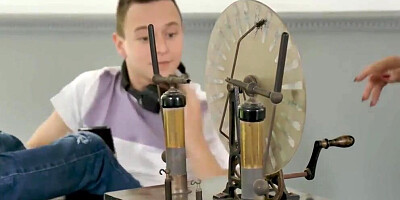 Dirty cougar sucks a cock and spreads legs to be fucked