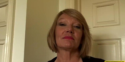 Glamorous Granny Fingering herself