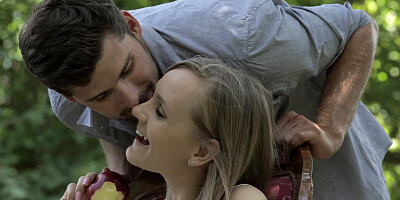 Blonde does a blow job in the park with her sexy lips