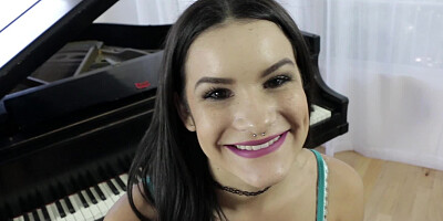 A smiling bimbo is giving a blow job during the piano lesson