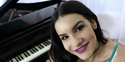 A smiling bimbo is giving a blow job during the piano lesson