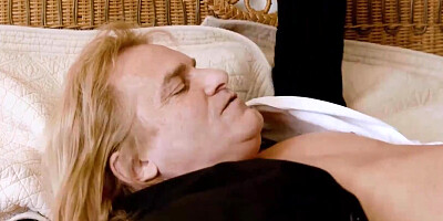 DADDY4K. La ragazza invita il patrigno degli sposi a collegarsi prima del suo matrimonio