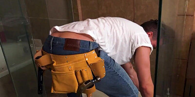 Slutty redhead cougar Lauren Phillips is fucking with plumber Jay Romero