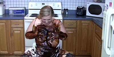 Massive boobs blonde gets her huge tits wet & messy