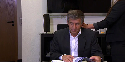 Sexy Susi fickt im Arbeitszimmer