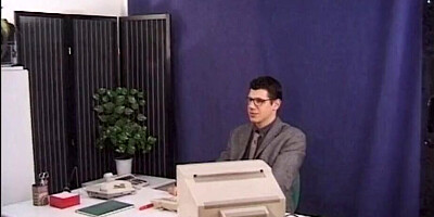 Una bella scopata al lavoro!