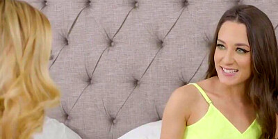 Freya Von Doom, Vivianne Desilva & Blonde Freya shag in 3some