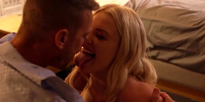 Smoking hot blonde gets her puss stretches with a schlong